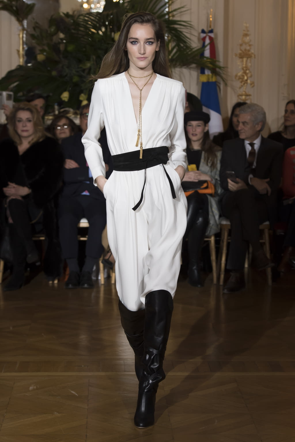 Fashion Week Paris Fall/Winter 2018 look 29 from the Vanessa Seward collection womenswear