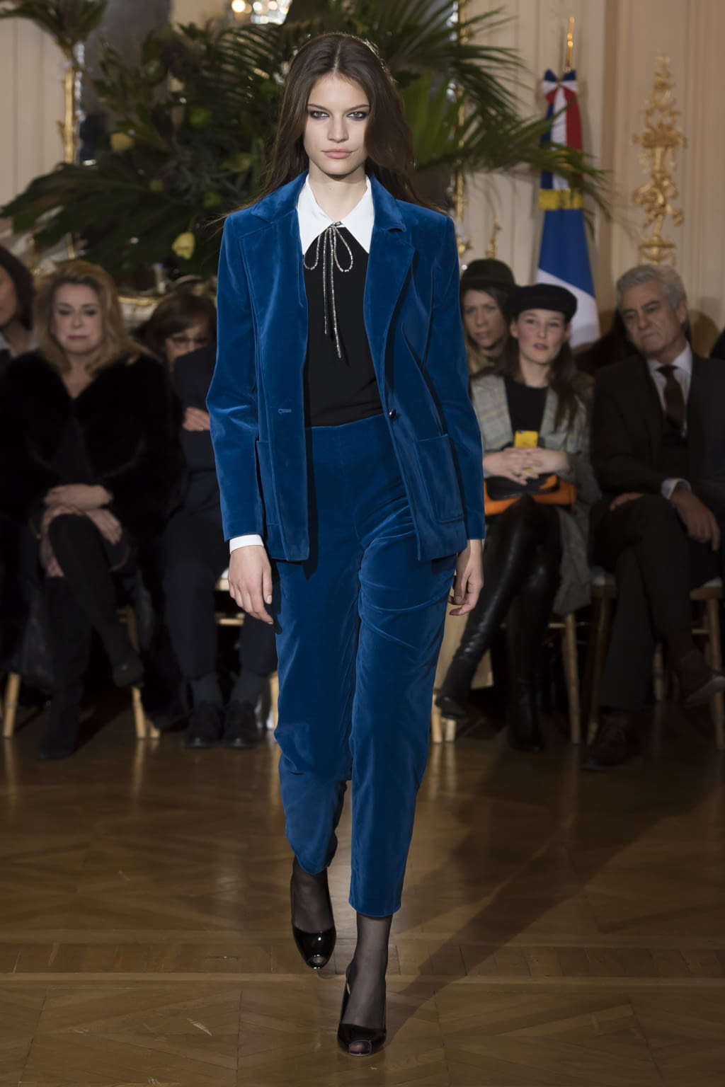 Fashion Week Paris Fall/Winter 2018 look 3 from the Vanessa Seward collection 女装