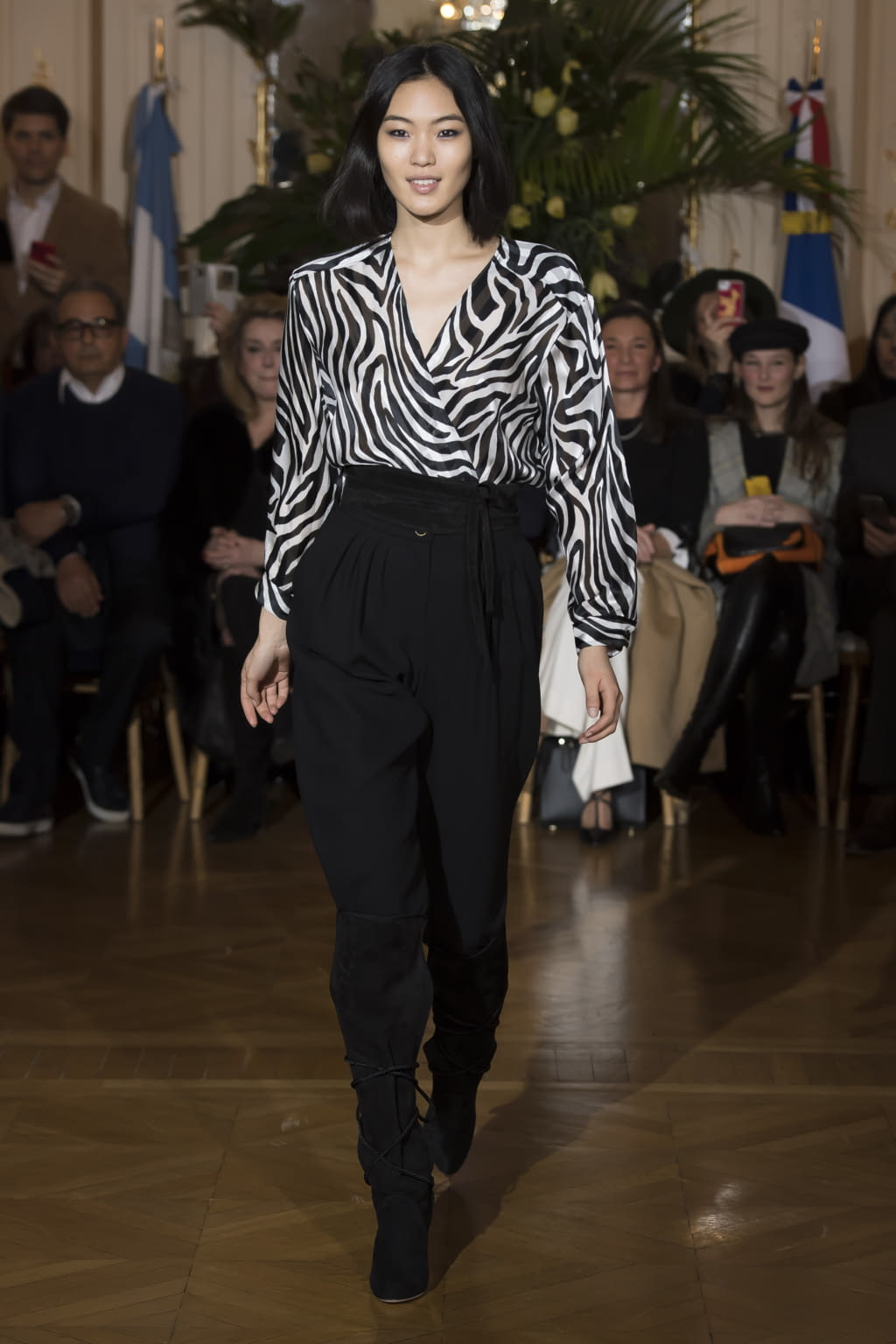 Fashion Week Paris Fall/Winter 2018 look 30 from the Vanessa Seward collection 女装
