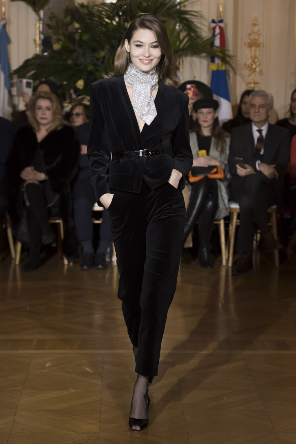 Fashion Week Paris Fall/Winter 2018 look 31 from the Vanessa Seward collection 女装
