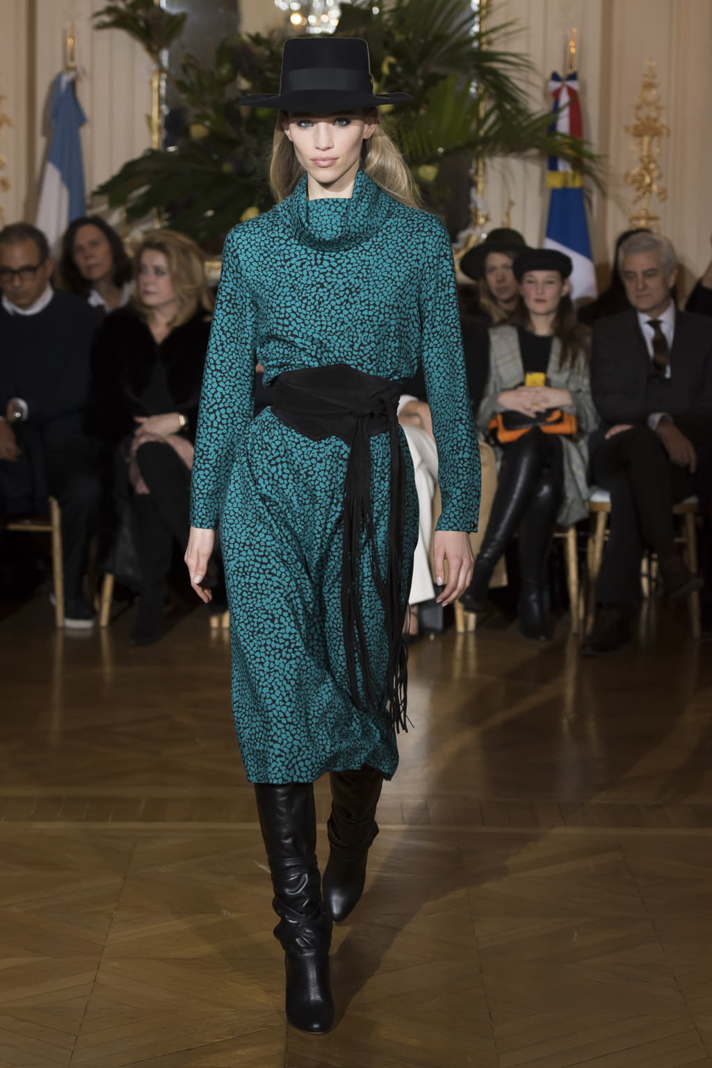 Fashion Week Paris Fall/Winter 2018 look 4 de la collection Vanessa Seward womenswear