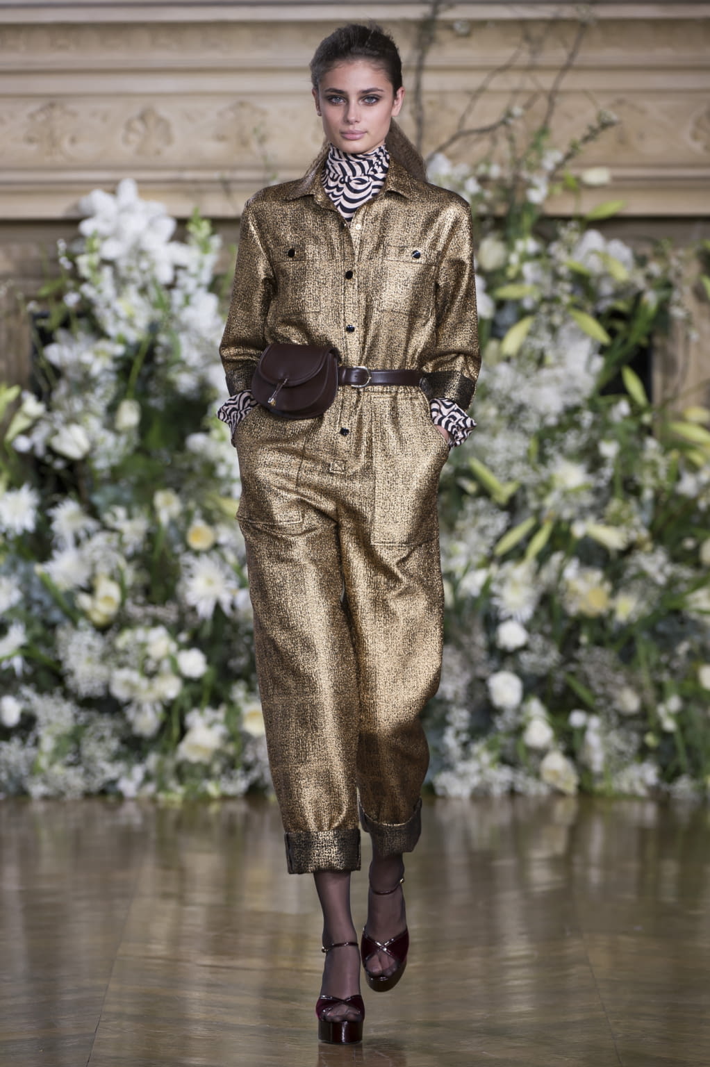 Fashion Week Paris Fall/Winter 2016 look 1 from the Vanessa Seward collection womenswear