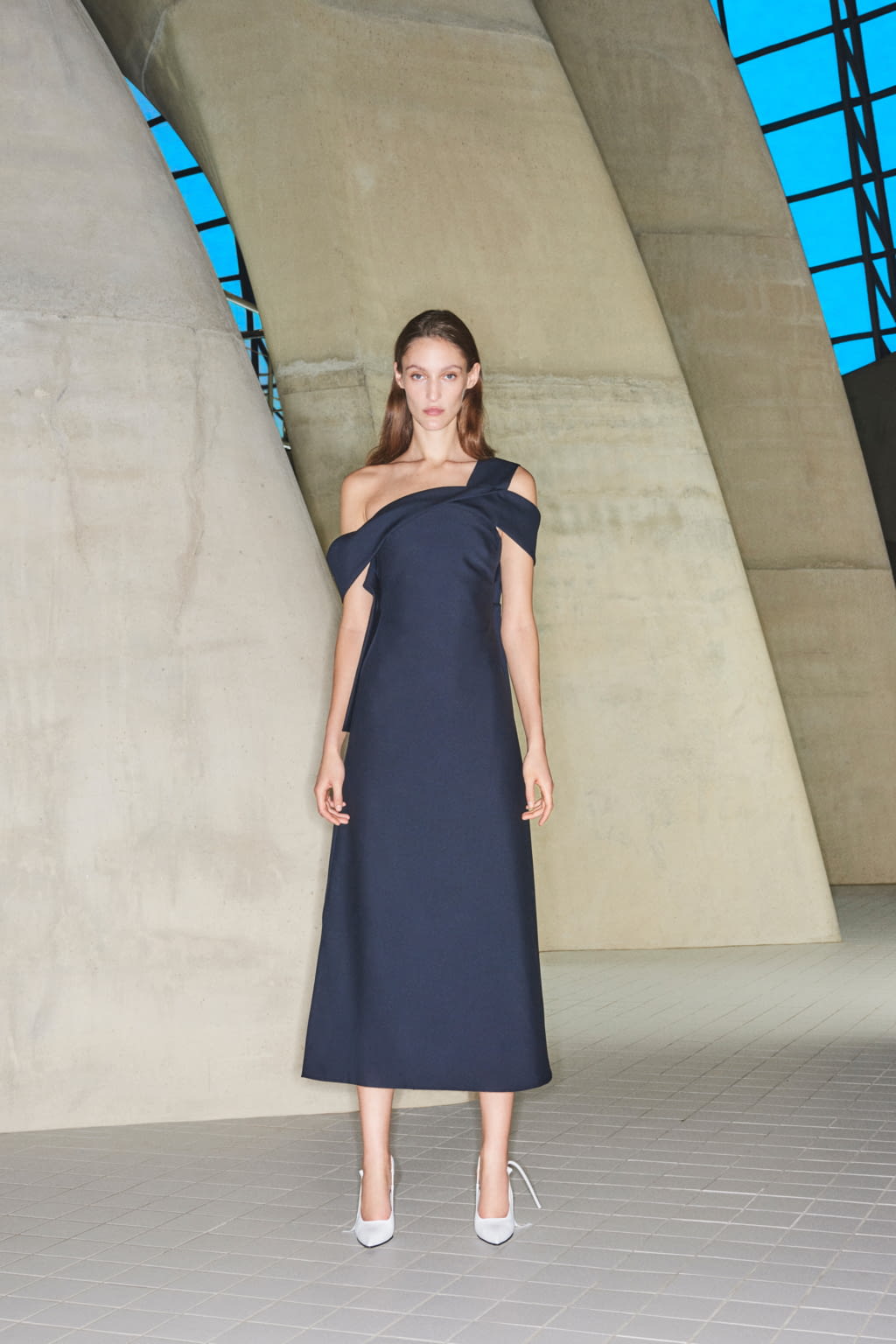 Fashion Week New York Pre-Fall 2018 look 25 from the Victoria Beckham collection womenswear