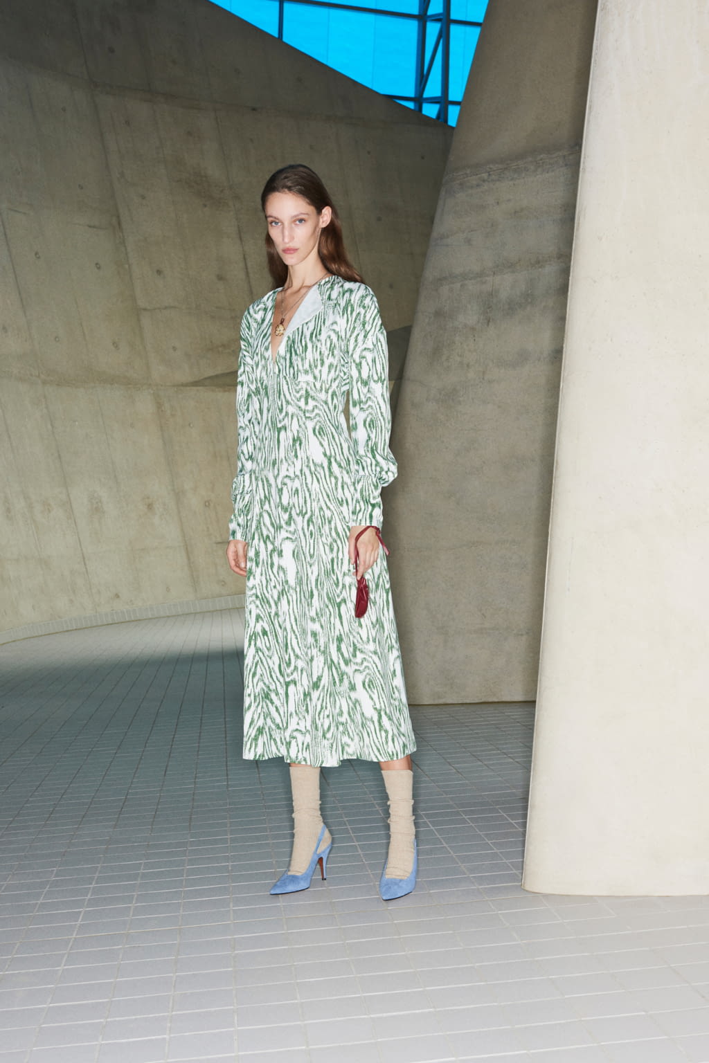 Fashion Week New York Pre-Fall 2018 look 6 from the Victoria Beckham collection womenswear