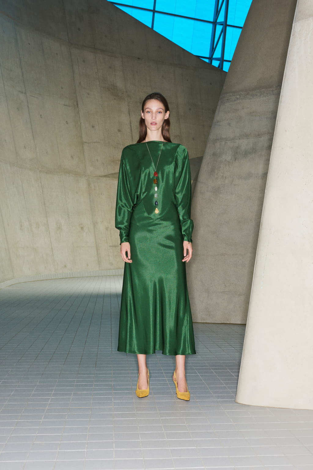 Fashion Week New York Pre-Fall 2018 look 8 from the Victoria Beckham collection womenswear