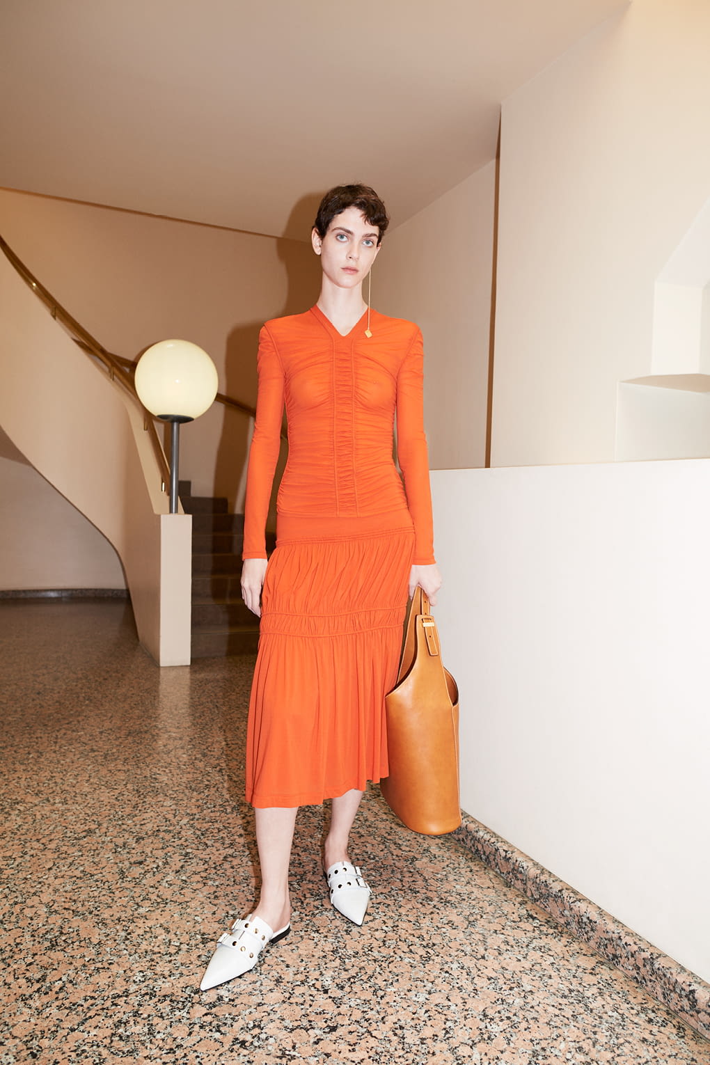 Fashion Week New York Resort 2018 look 13 from the Victoria Beckham collection 女装