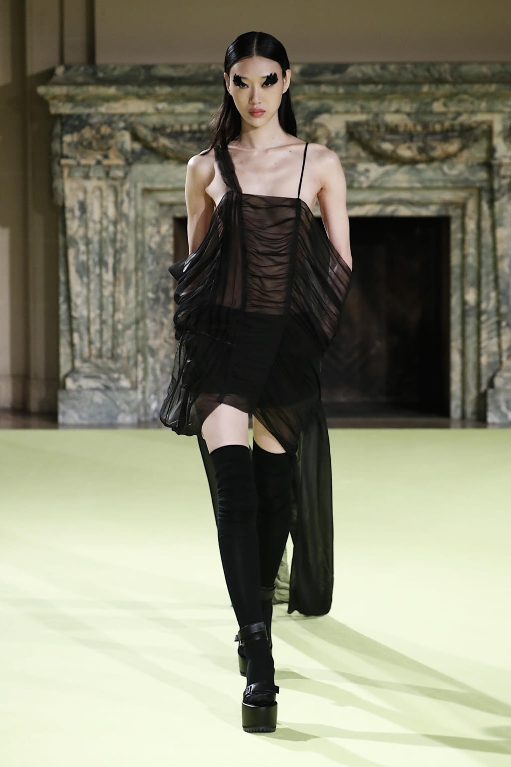 Fashion Week New York Fall/Winter 2020 look 1 from the Vera Wang collection womenswear