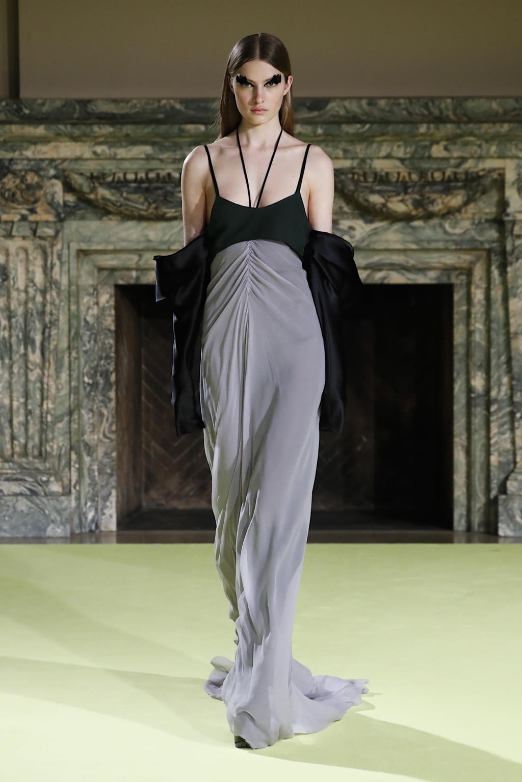 Fashion Week New York Fall/Winter 2020 look 6 from the Vera Wang collection womenswear