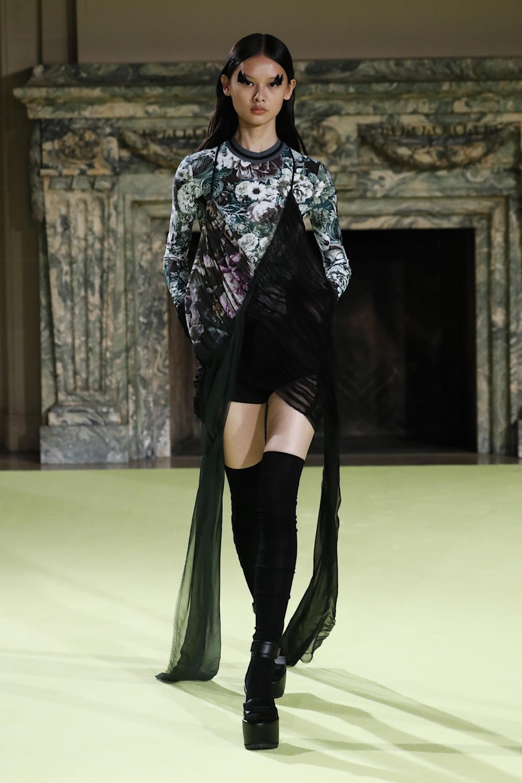 Fashion Week New York Fall/Winter 2020 look 8 from the Vera Wang collection 女装