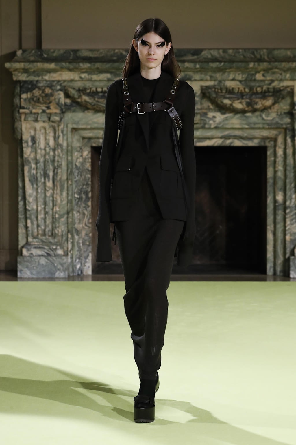 Fashion Week New York Fall/Winter 2020 look 13 from the Vera Wang collection womenswear
