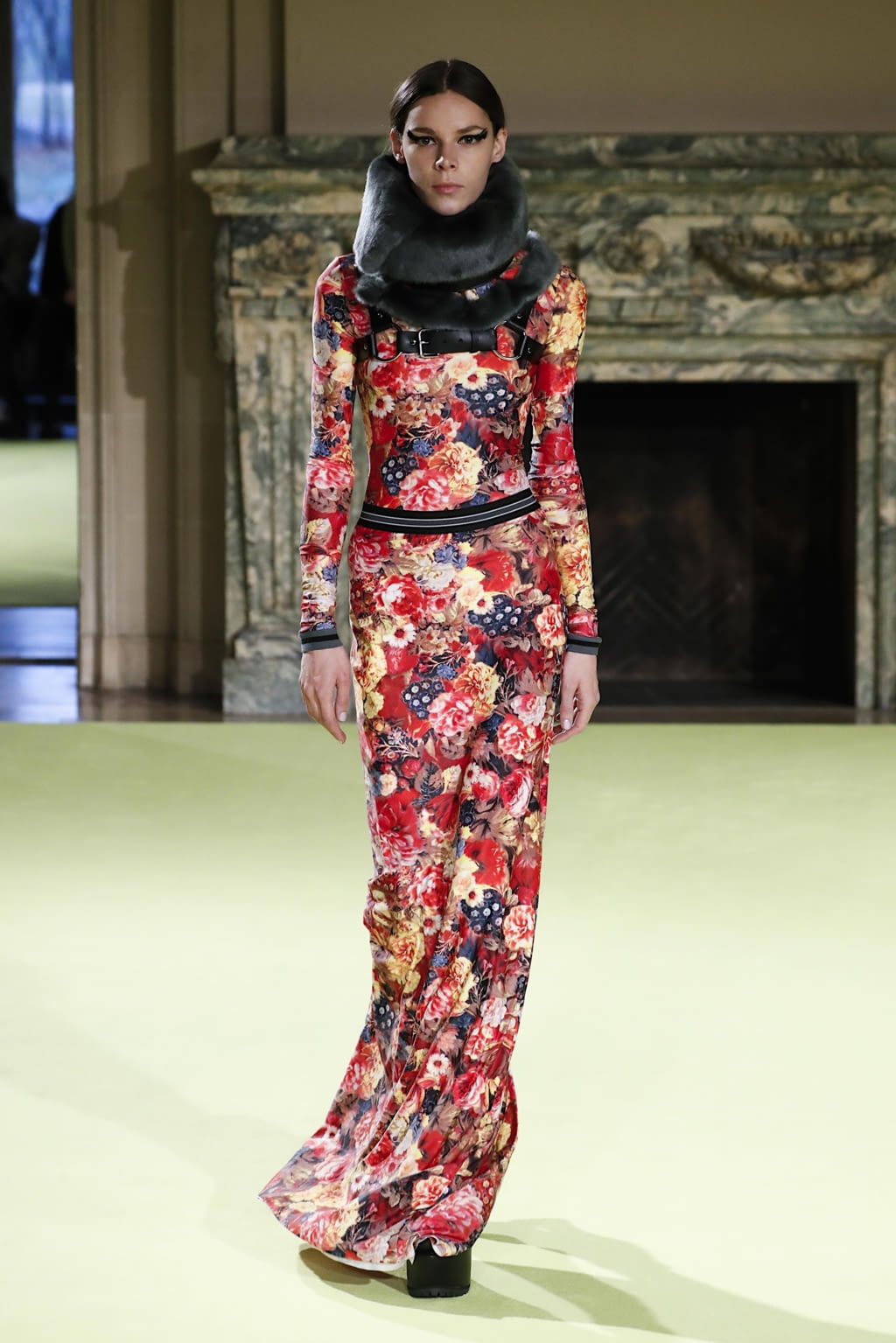 Fashion Week New York Fall/Winter 2020 look 14 from the Vera Wang collection womenswear