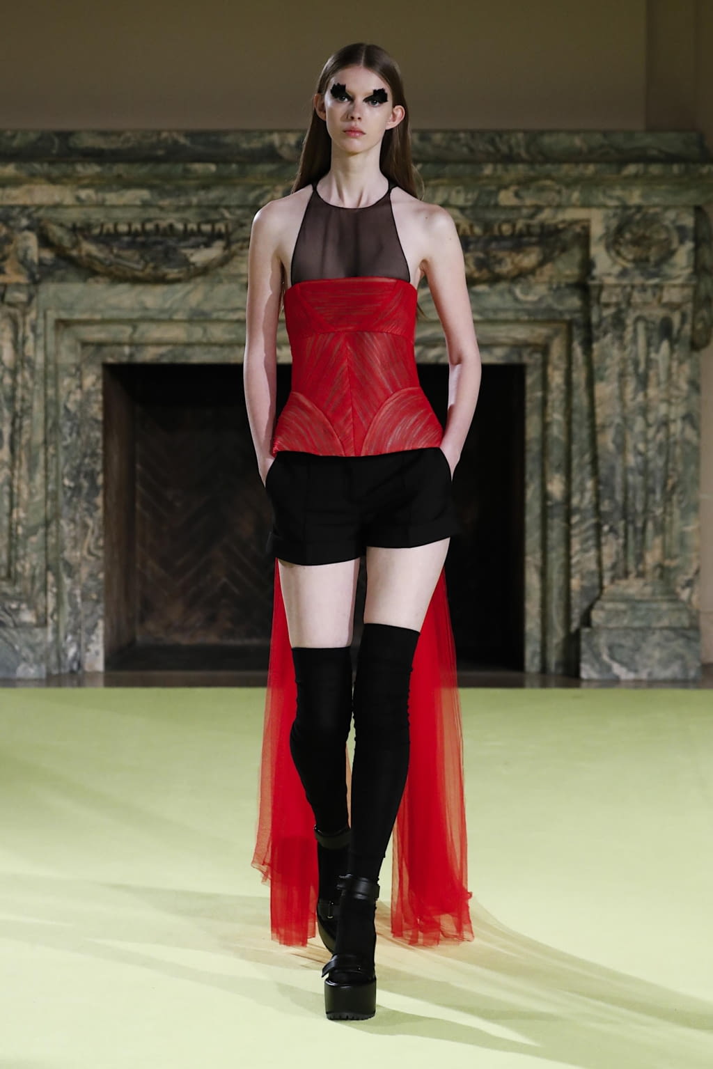 Fashion Week New York Fall/Winter 2020 look 16 from the Vera Wang collection womenswear
