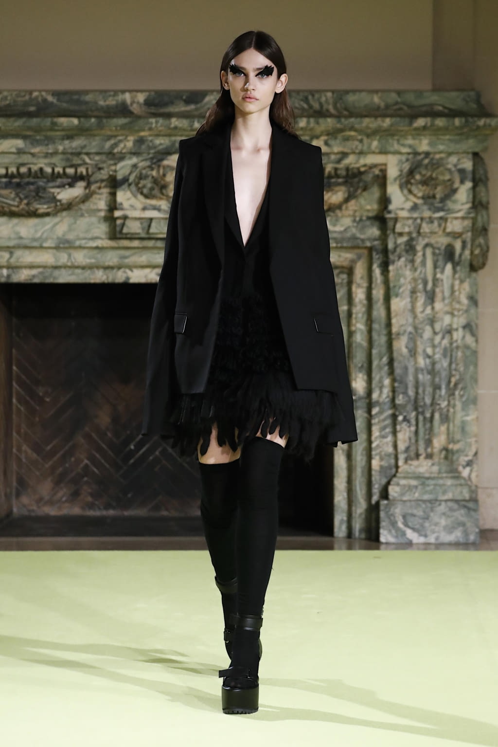 Fashion Week New York Fall/Winter 2020 look 18 from the Vera Wang collection womenswear