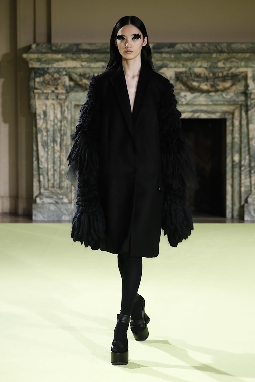 Fashion Week New York Fall/Winter 2020 look 19 from the Vera Wang collection 女装