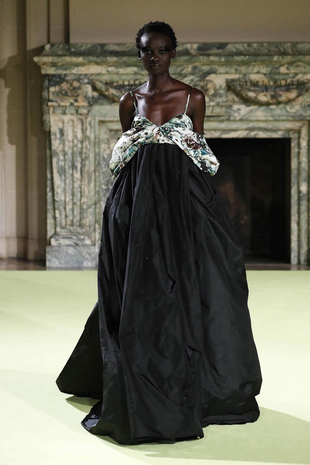 Fashion Week New York Fall/Winter 2020 look 20 from the Vera Wang collection womenswear