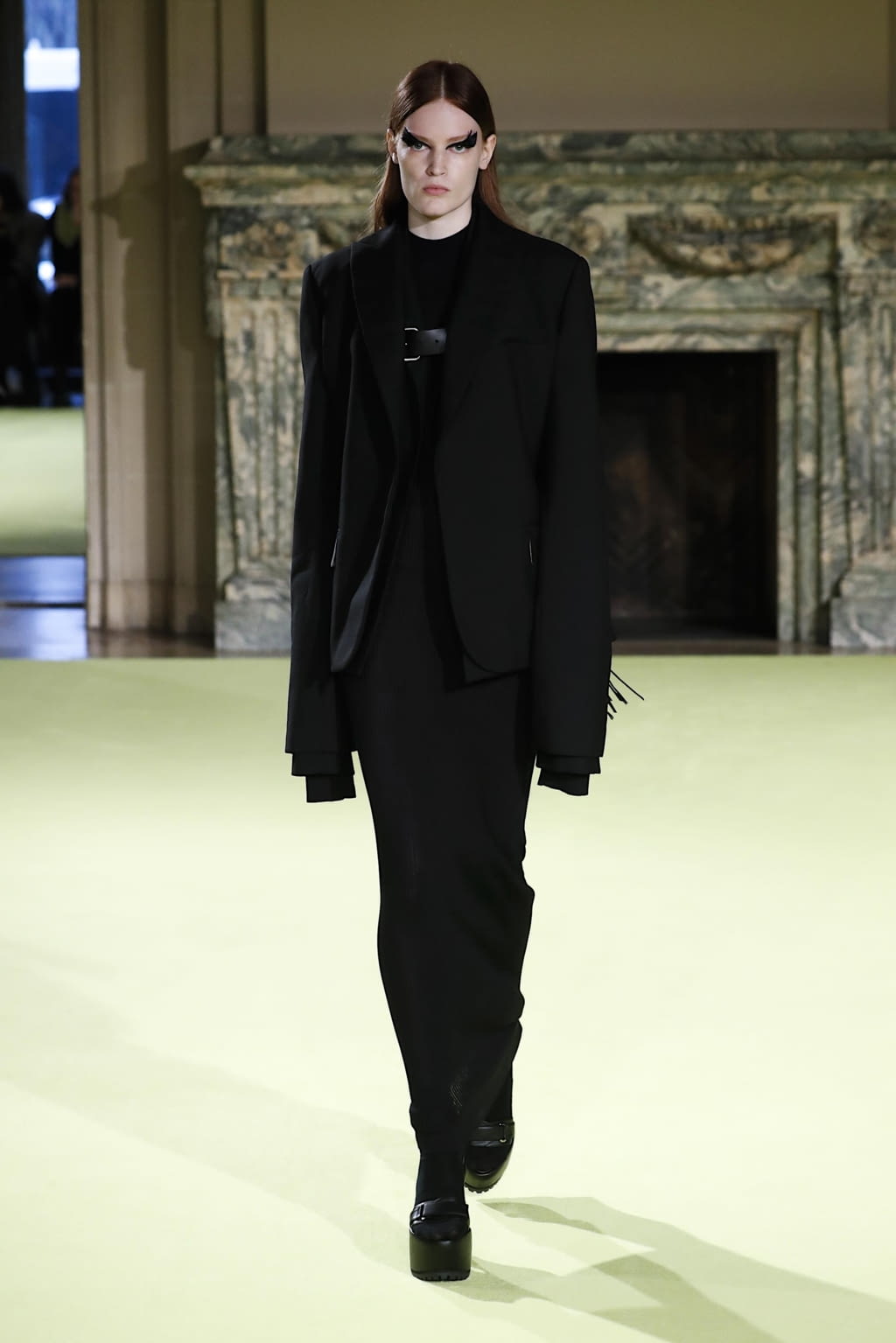 Fashion Week New York Fall/Winter 2020 look 23 from the Vera Wang collection womenswear