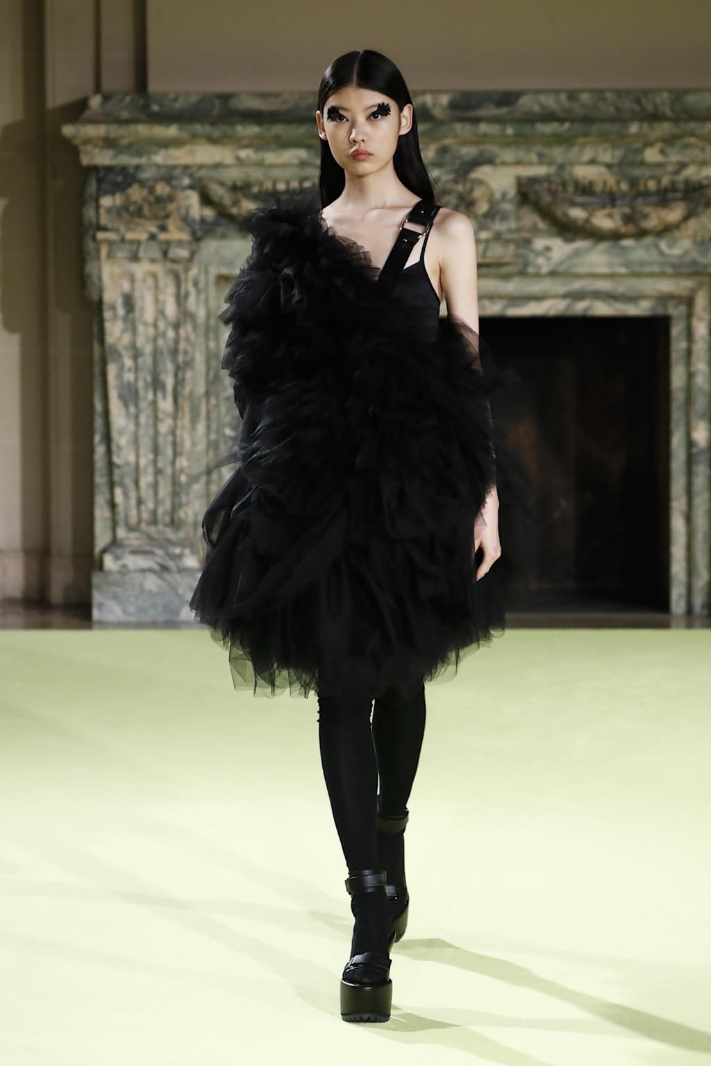 Fashion Week New York Fall/Winter 2020 look 26 from the Vera Wang collection womenswear