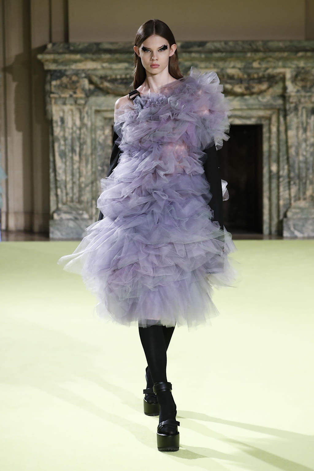 Fashion Week New York Fall/Winter 2020 look 27 from the Vera Wang collection 女装