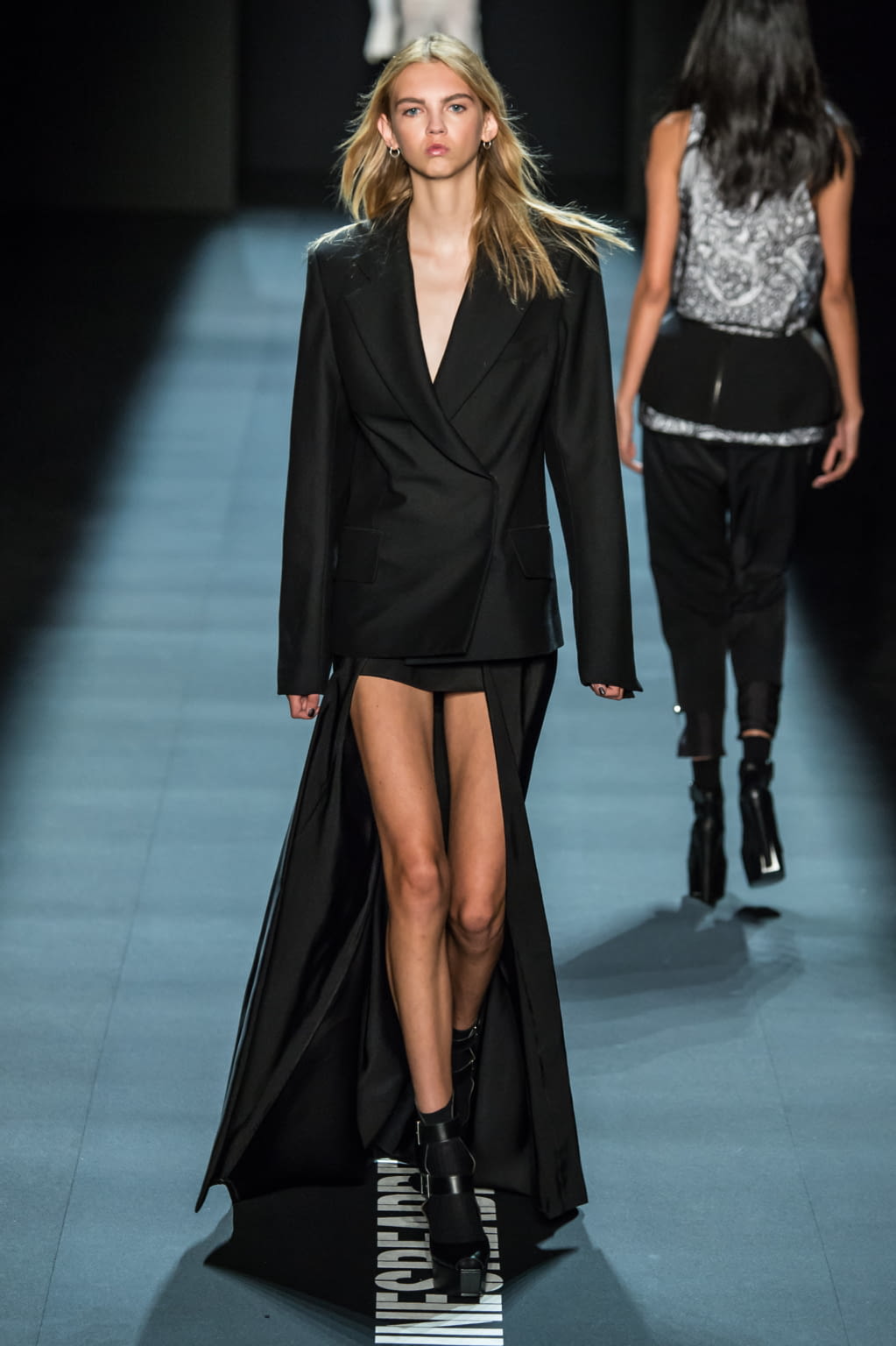 Fashion Week New York Spring/Summer 2017 look 16 from the Vera Wang collection womenswear