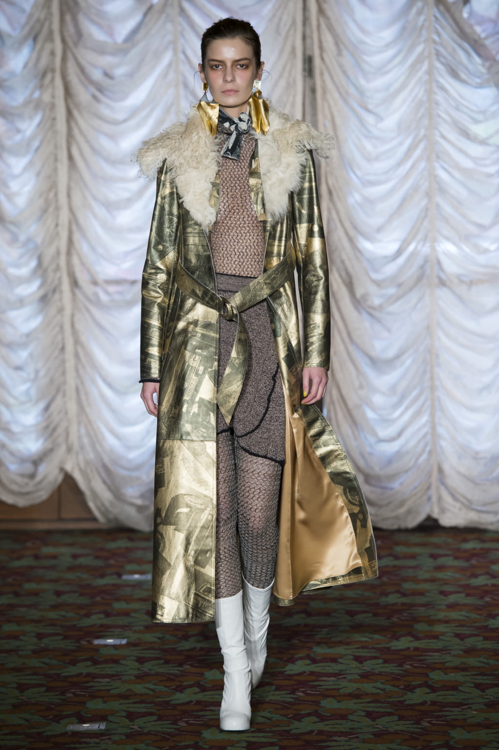 Fashion Week Paris Fall/Winter 2016 look 19 from the Veronique Leroy collection womenswear