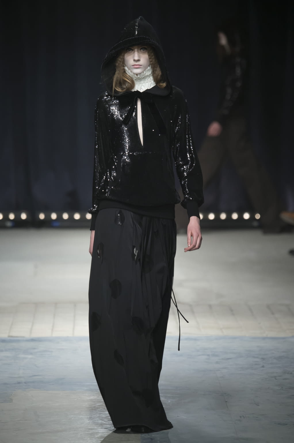 Fashion Week Paris Fall/Winter 2016 look 13 from the Véronique Branquinho collection womenswear