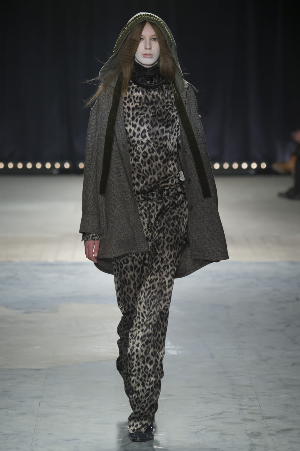 Fashion Week Paris Fall/Winter 2016 look 25 from the Véronique Branquinho collection womenswear