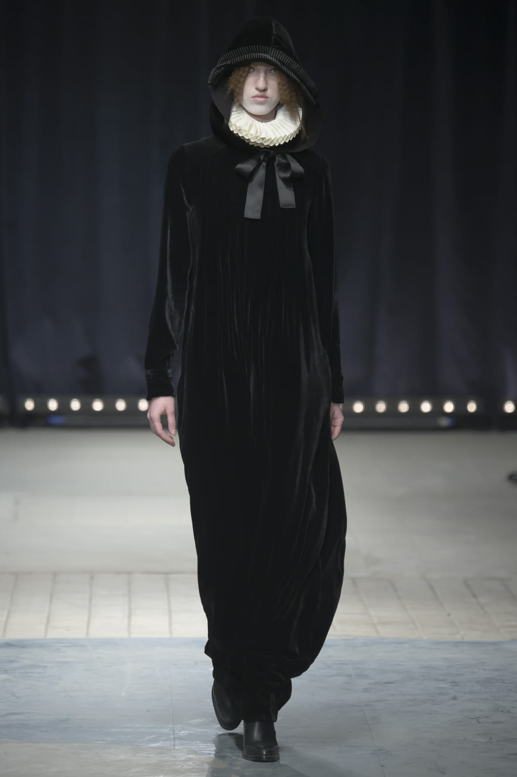 Fashion Week Paris Fall/Winter 2016 look 3 from the Véronique Branquinho collection 女装