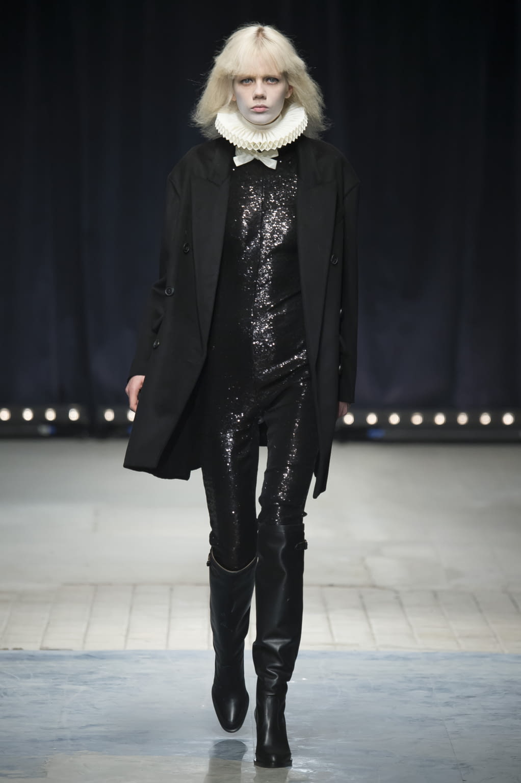 Fashion Week Paris Fall/Winter 2016 look 4 from the Véronique Branquinho collection womenswear