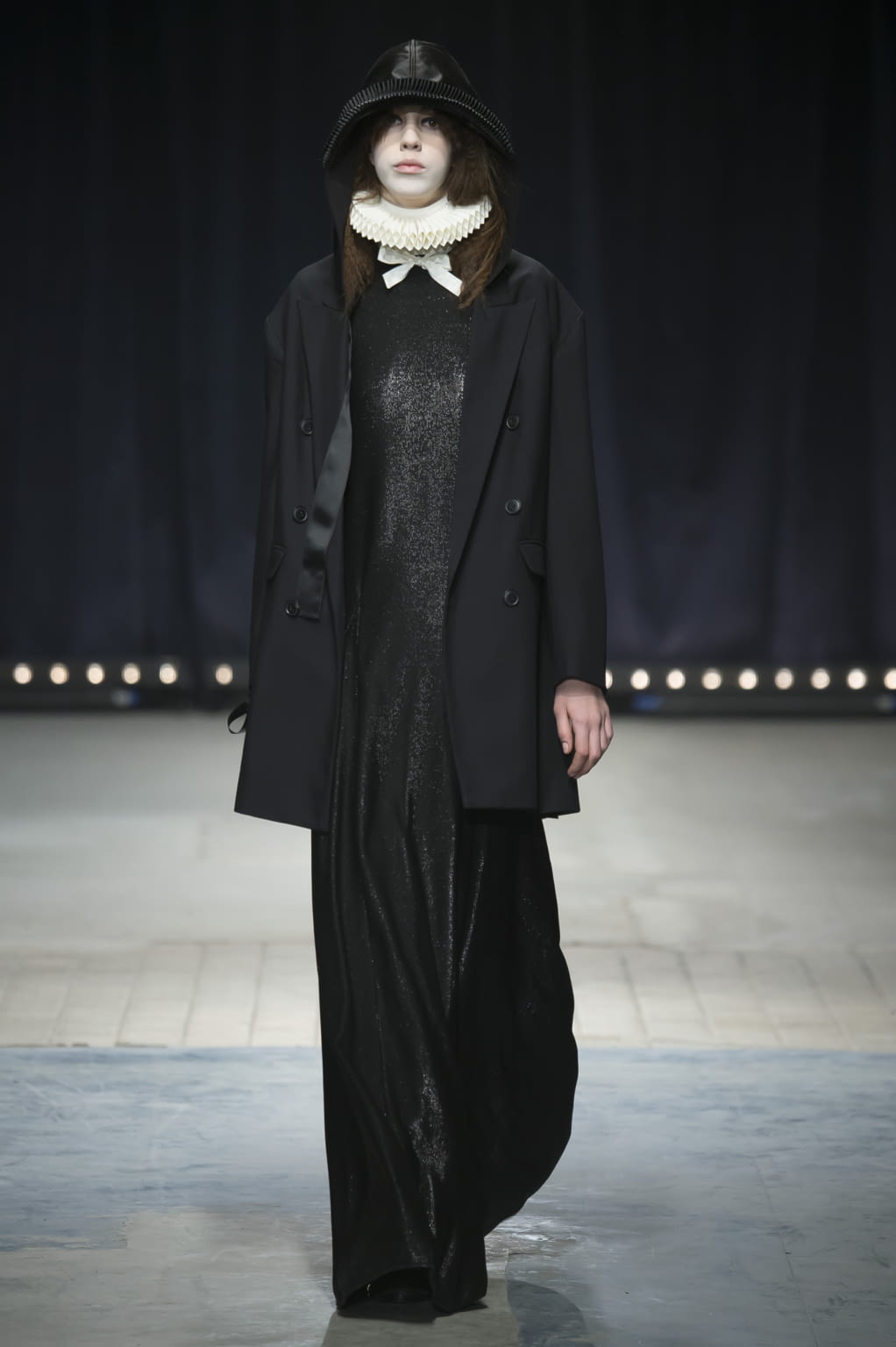 Fashion Week Paris Fall/Winter 2016 look 7 from the Véronique Branquinho collection womenswear
