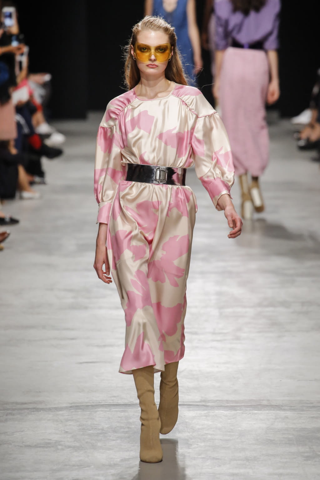 Fashion Week Paris Spring/Summer 2017 look 19 from the Veronique Leroy collection womenswear