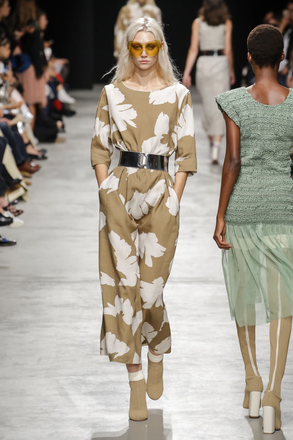 Fashion Week Paris Spring/Summer 2017 look 32 from the Veronique Leroy collection womenswear