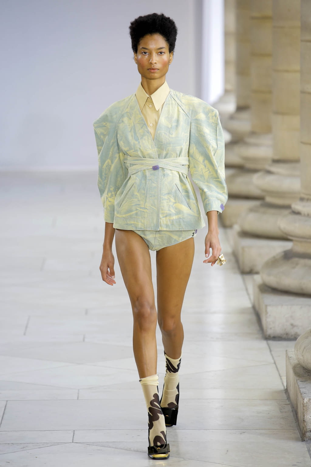 Fashion Week Paris Spring/Summer 2018 look 19 from the Veronique Leroy collection womenswear