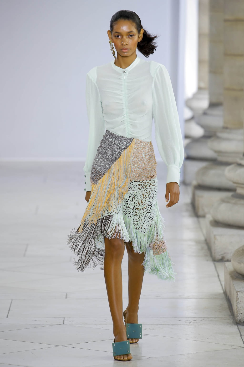 Fashion Week Paris Spring/Summer 2018 look 24 from the Veronique Leroy collection womenswear