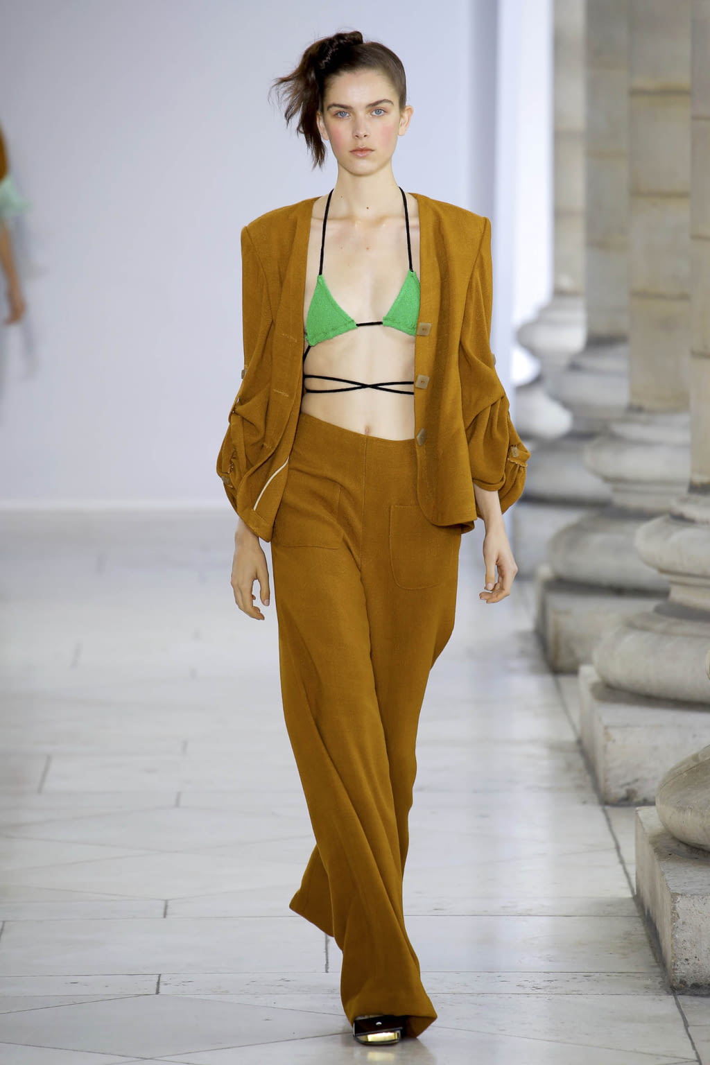 Fashion Week Paris Spring/Summer 2018 look 28 from the Veronique Leroy collection womenswear