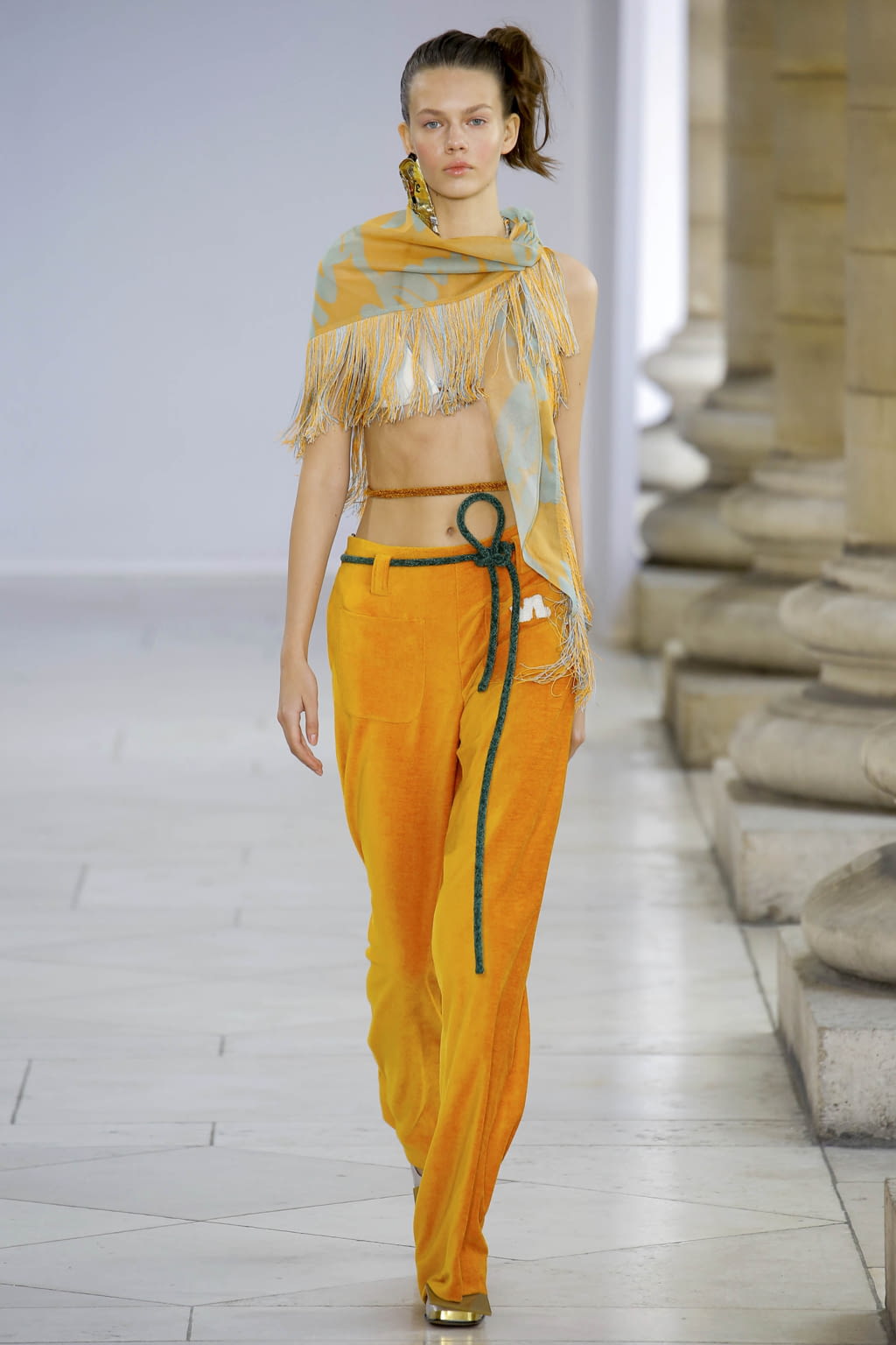Fashion Week Paris Spring/Summer 2018 look 32 from the Veronique Leroy collection 女装