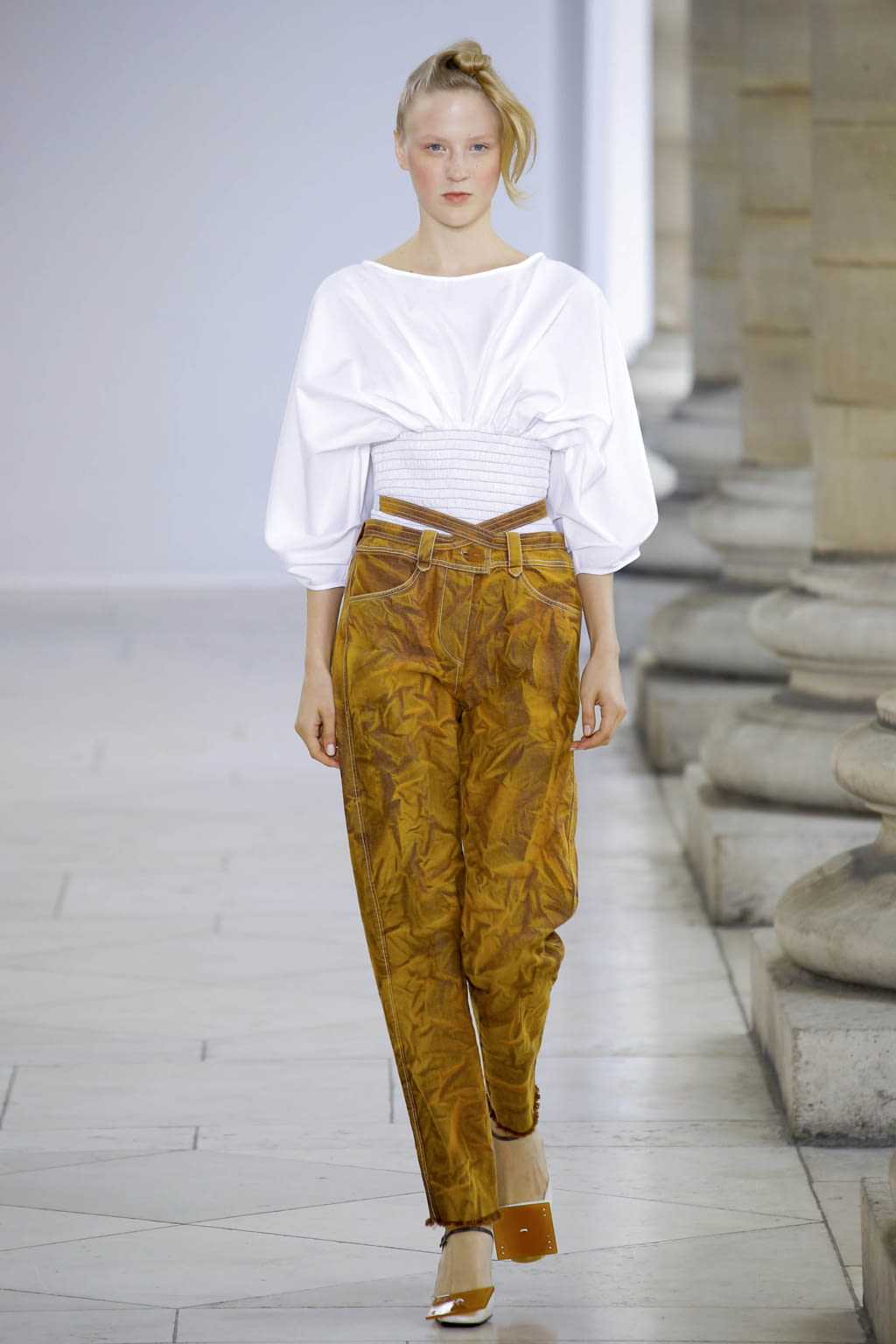 Fashion Week Paris Spring/Summer 2018 look 36 from the Veronique Leroy collection 女装