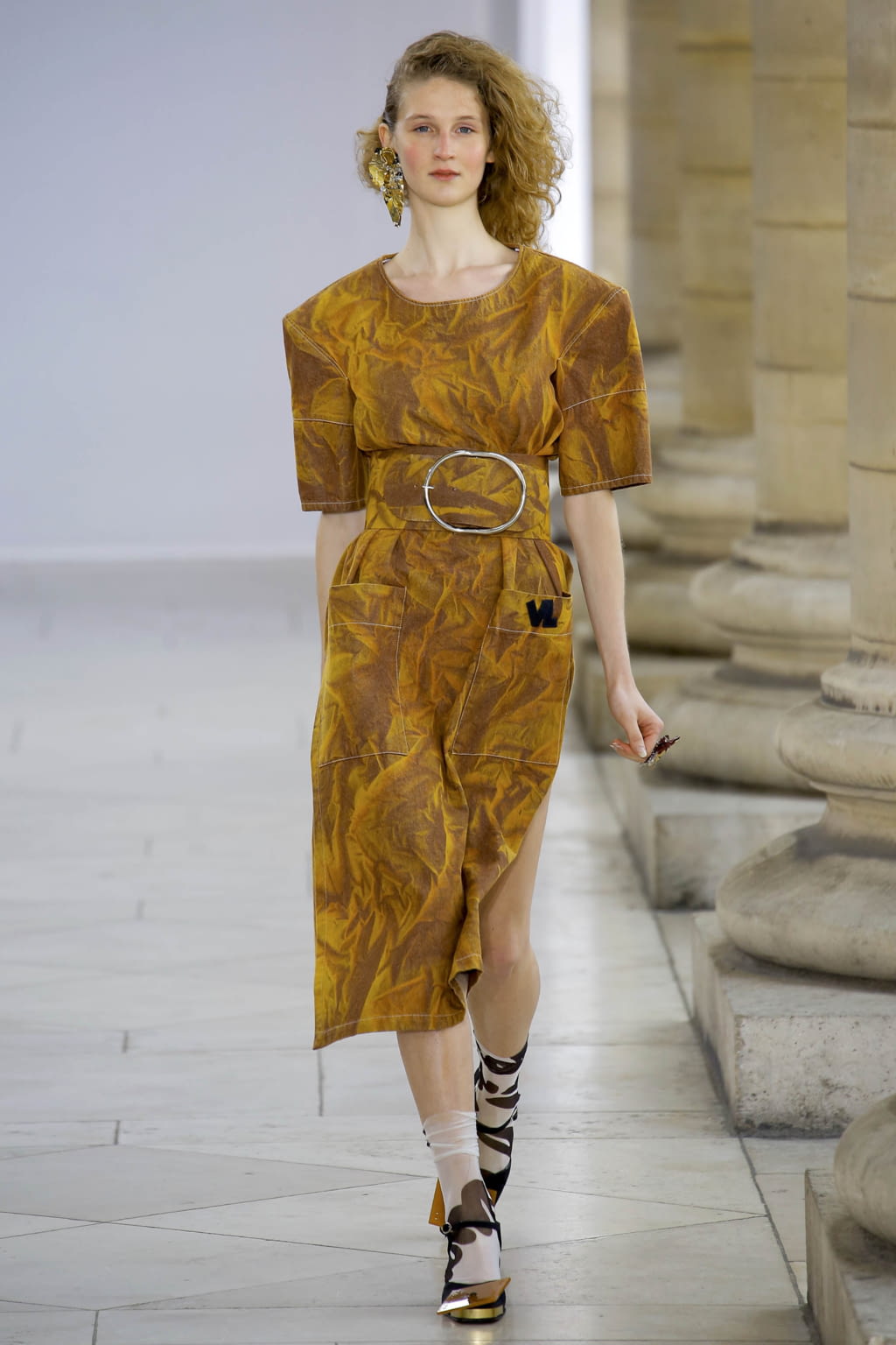 Fashion Week Paris Spring/Summer 2018 look 37 from the Veronique Leroy collection womenswear