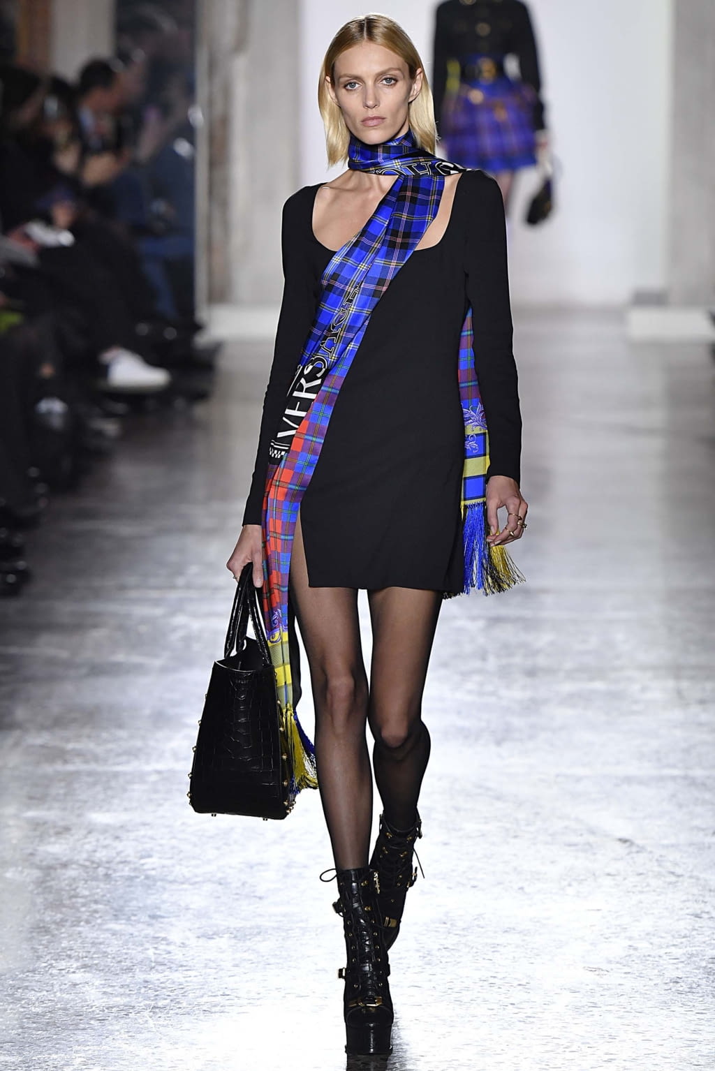Fashion Week Milan Fall/Winter 2018 look 10 from the Versace collection womenswear