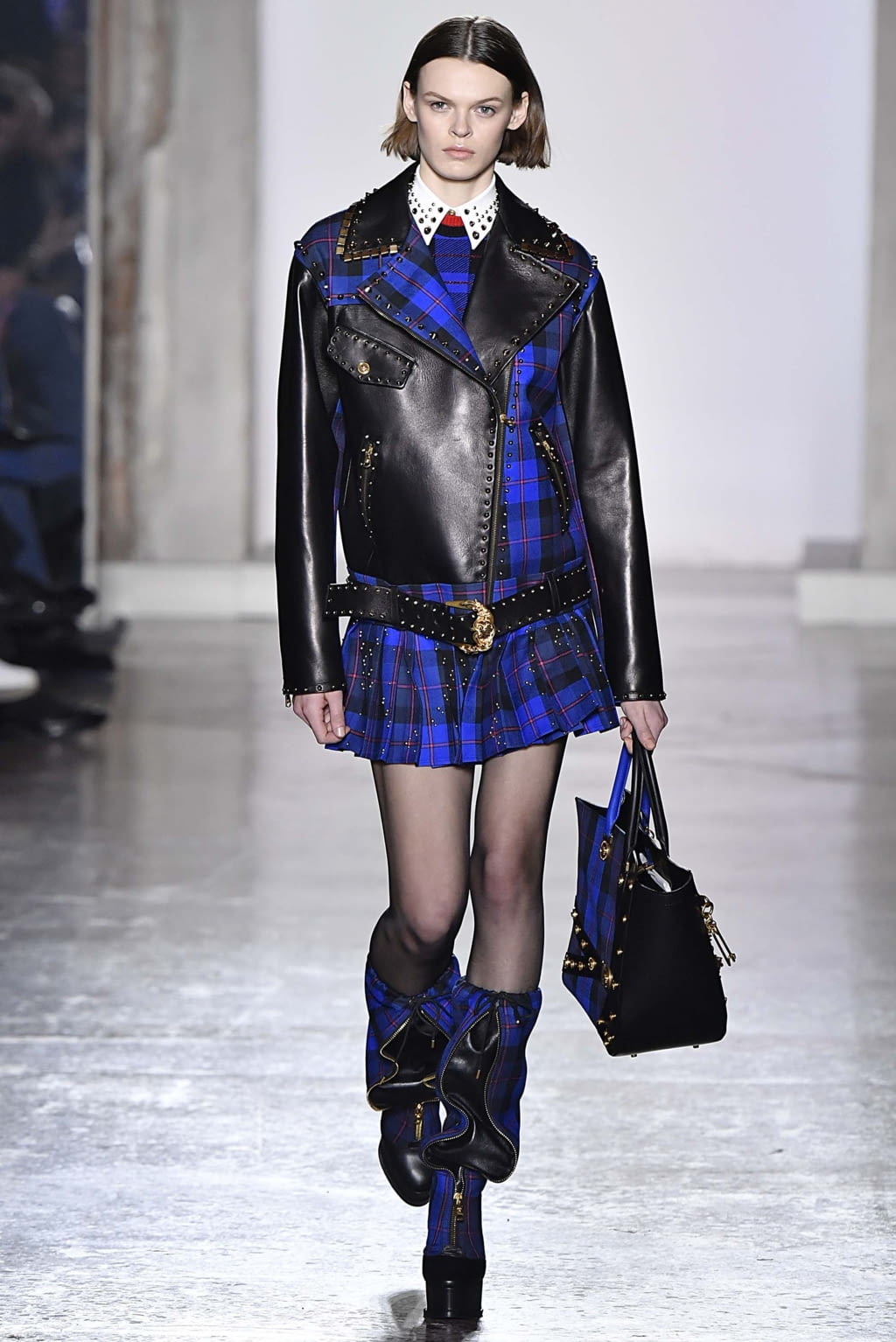 Fashion Week Milan Fall/Winter 2018 look 12 from the Versace collection 女装