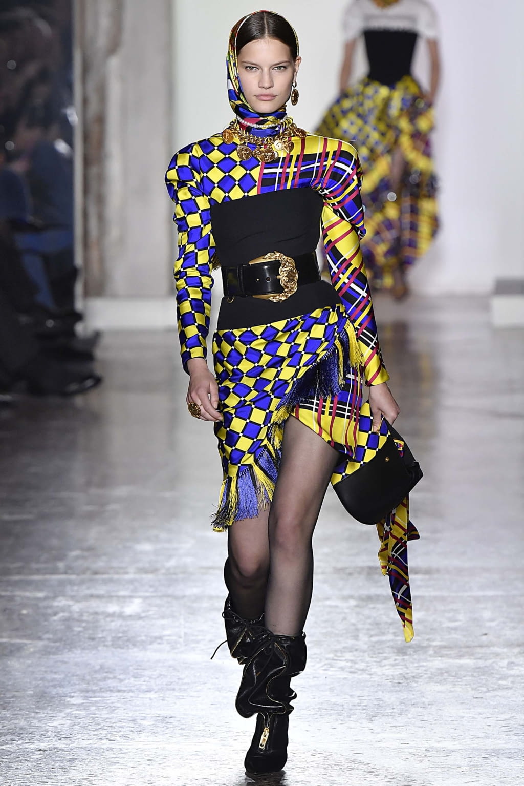 Fashion Week Milan Fall/Winter 2018 look 31 from the Versace collection womenswear
