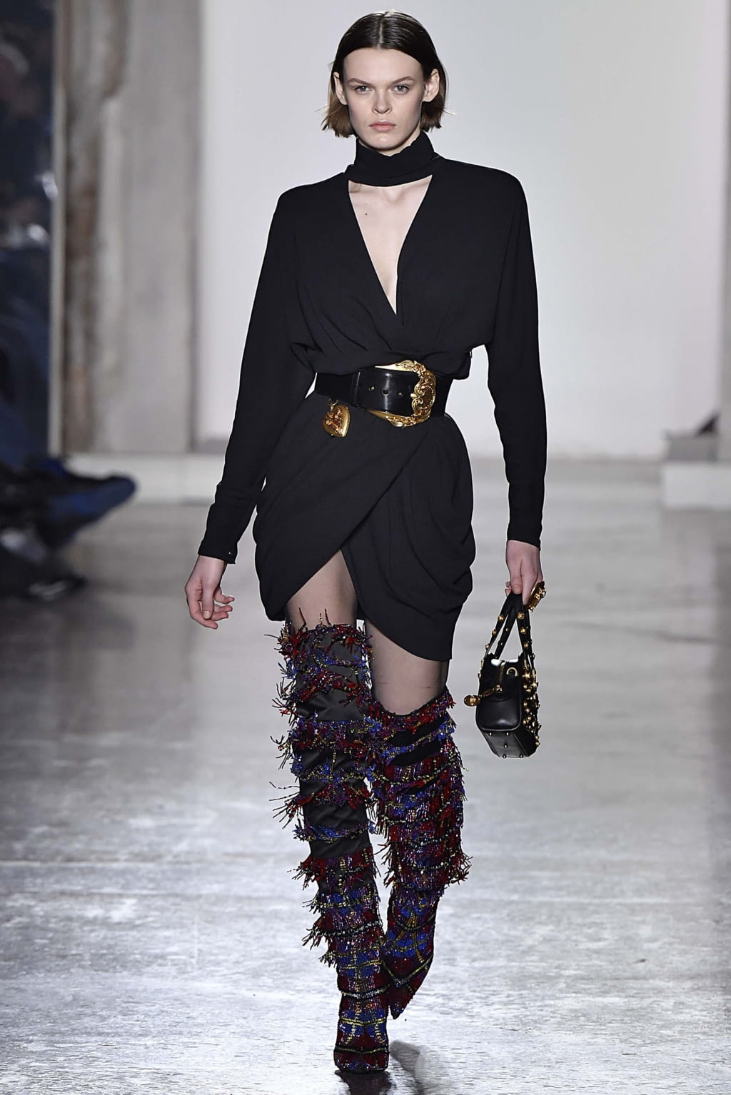 Fashion Week Milan Fall/Winter 2018 look 37 from the Versace collection womenswear