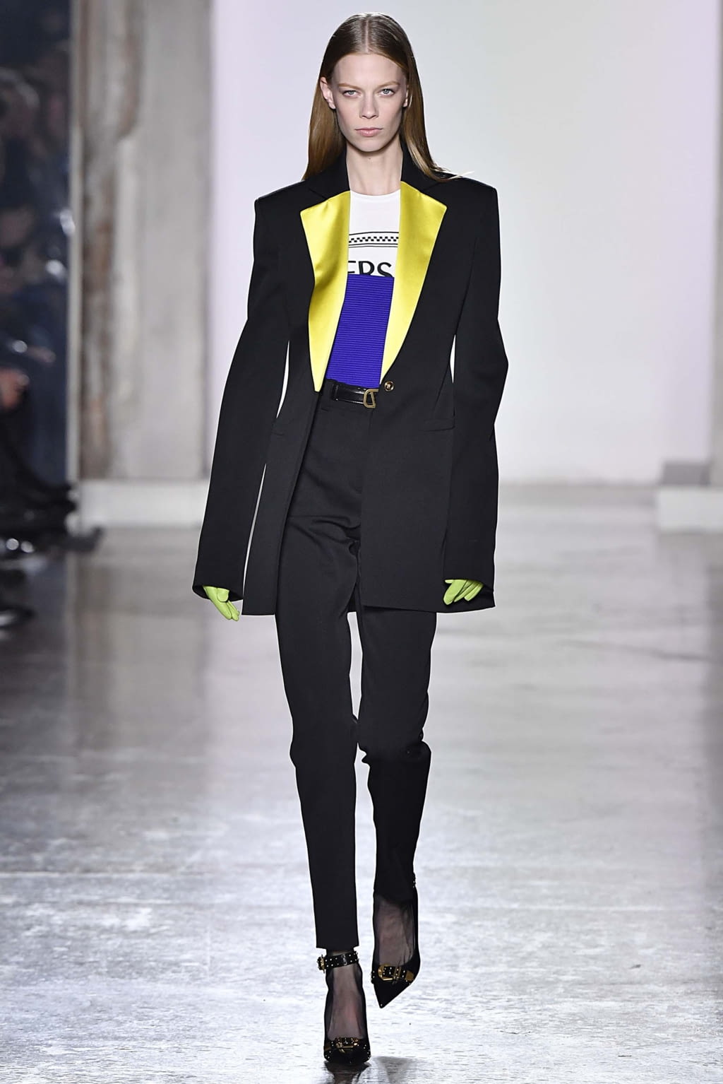 Fashion Week Milan Fall/Winter 2018 look 42 from the Versace collection womenswear
