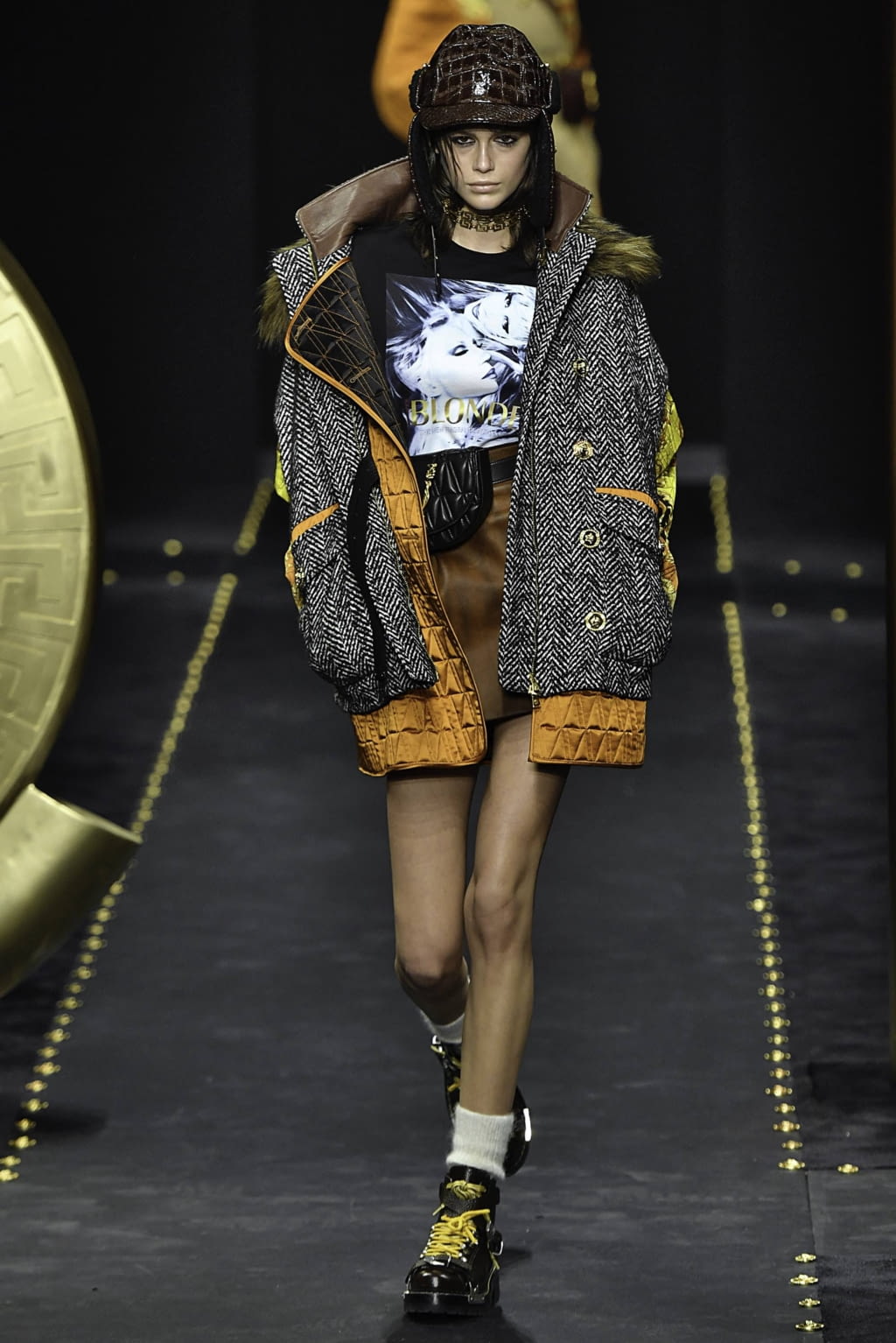 Fashion Week Milan Fall/Winter 2019 look 6 de la collection Versace womenswear