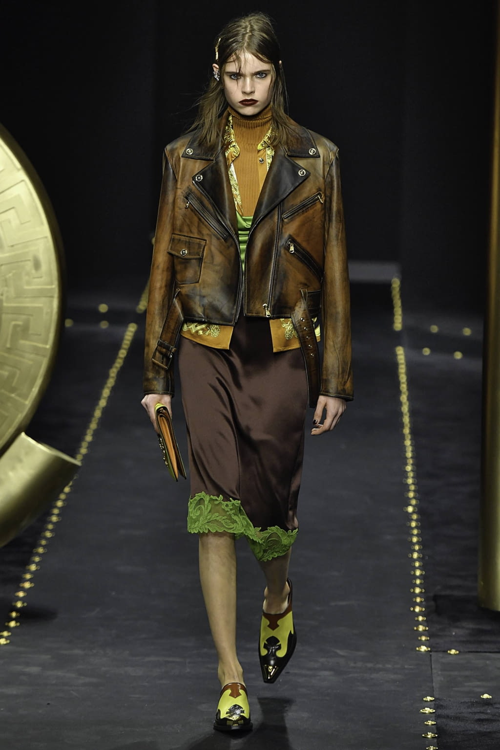 Fashion Week Milan Fall/Winter 2019 look 7 from the Versace collection womenswear