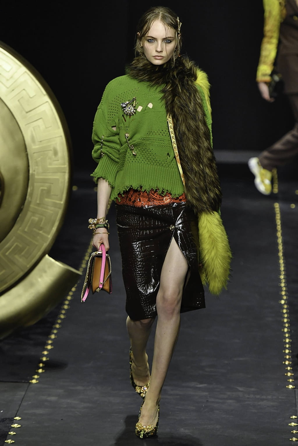 Fashion Week Milan Fall/Winter 2019 look 9 from the Versace collection womenswear