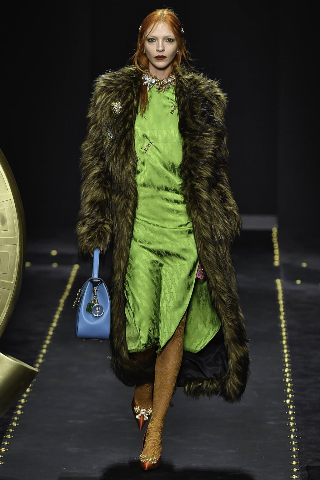 Fashion Week Milan Fall/Winter 2019 look 10 from the Versace collection 女装