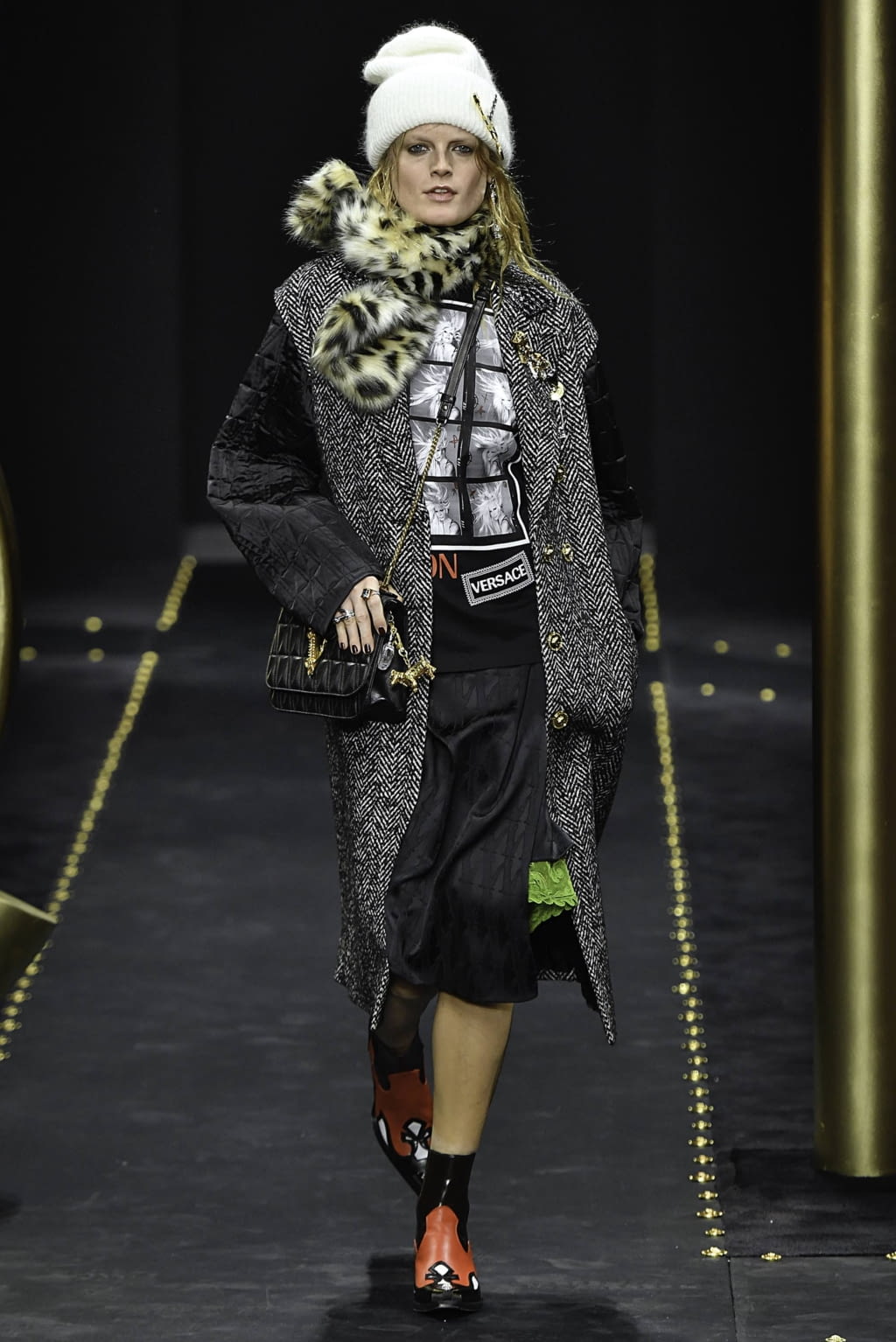 Fashion Week Milan Fall/Winter 2019 look 13 de la collection Versace womenswear