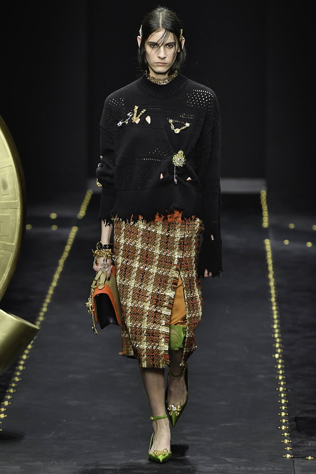 Fashion Week Milan Fall/Winter 2019 look 19 from the Versace collection 女装