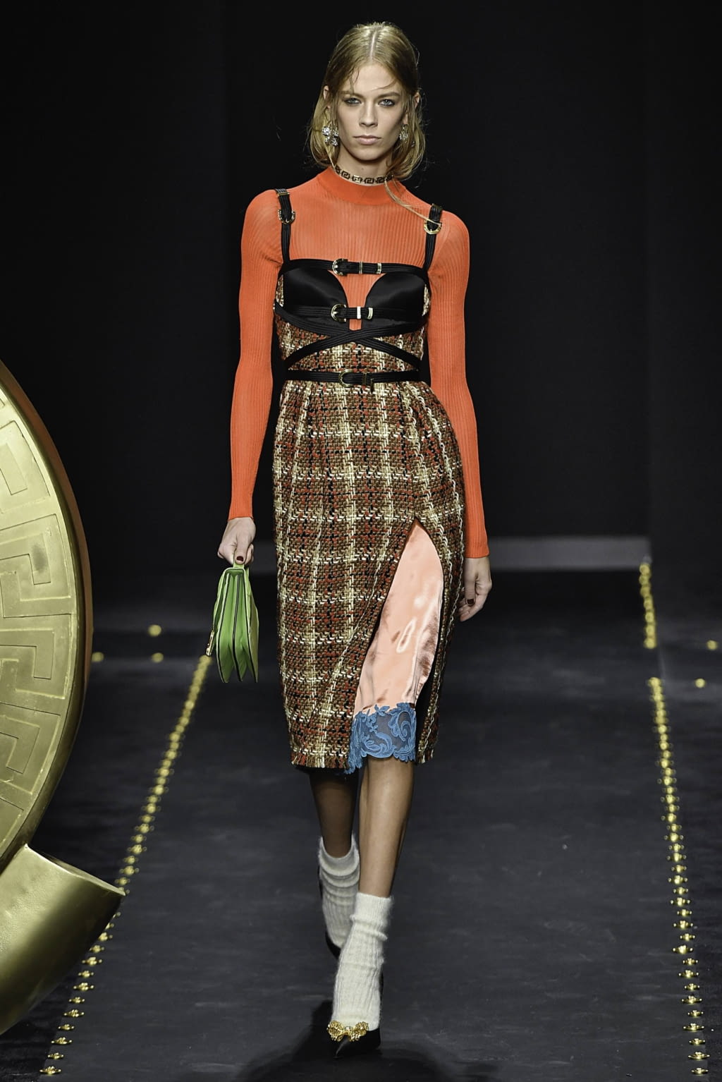 Fashion Week Milan Fall/Winter 2019 look 22 from the Versace collection 女装
