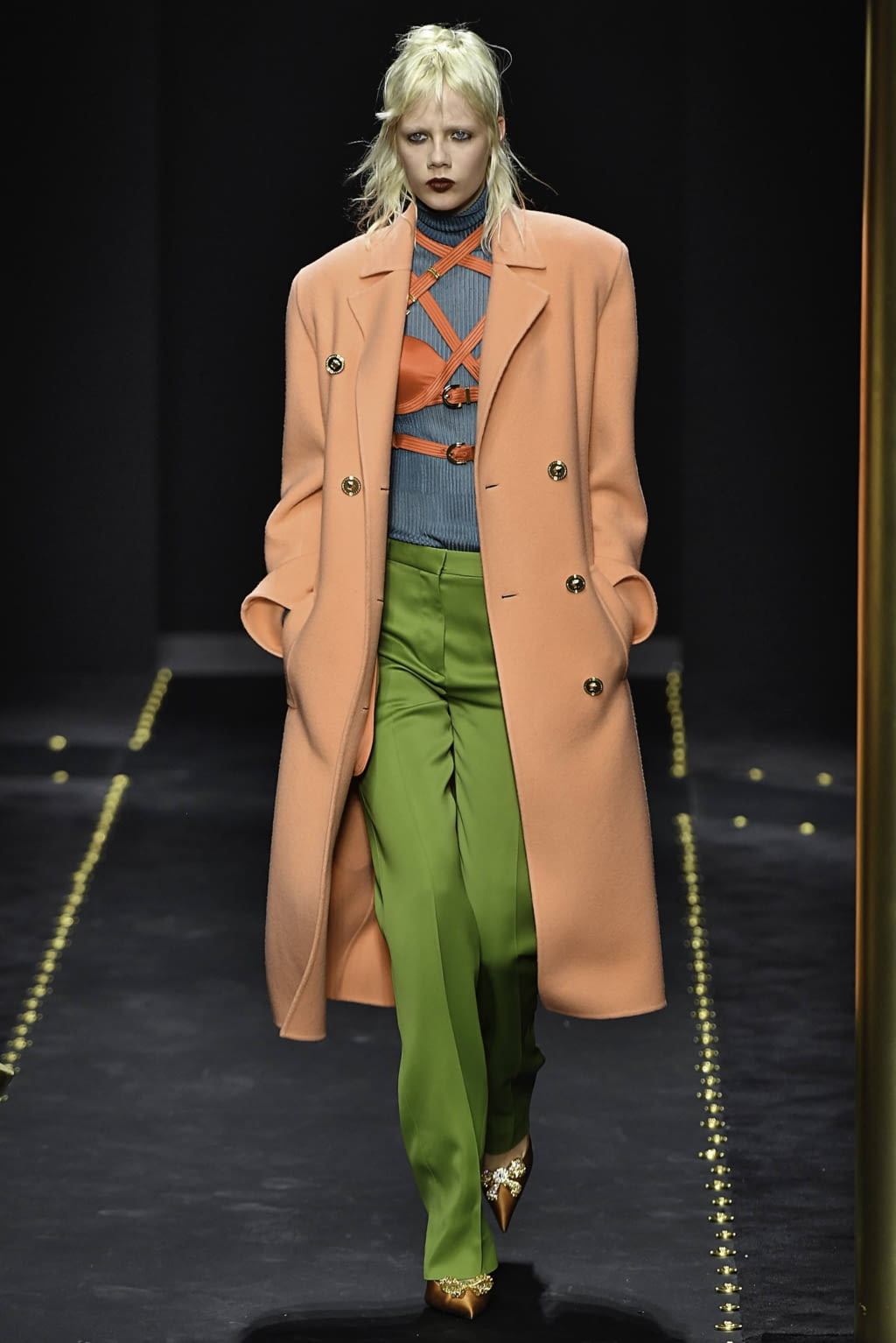 Fashion Week Milan Fall/Winter 2019 look 23 from the Versace collection womenswear